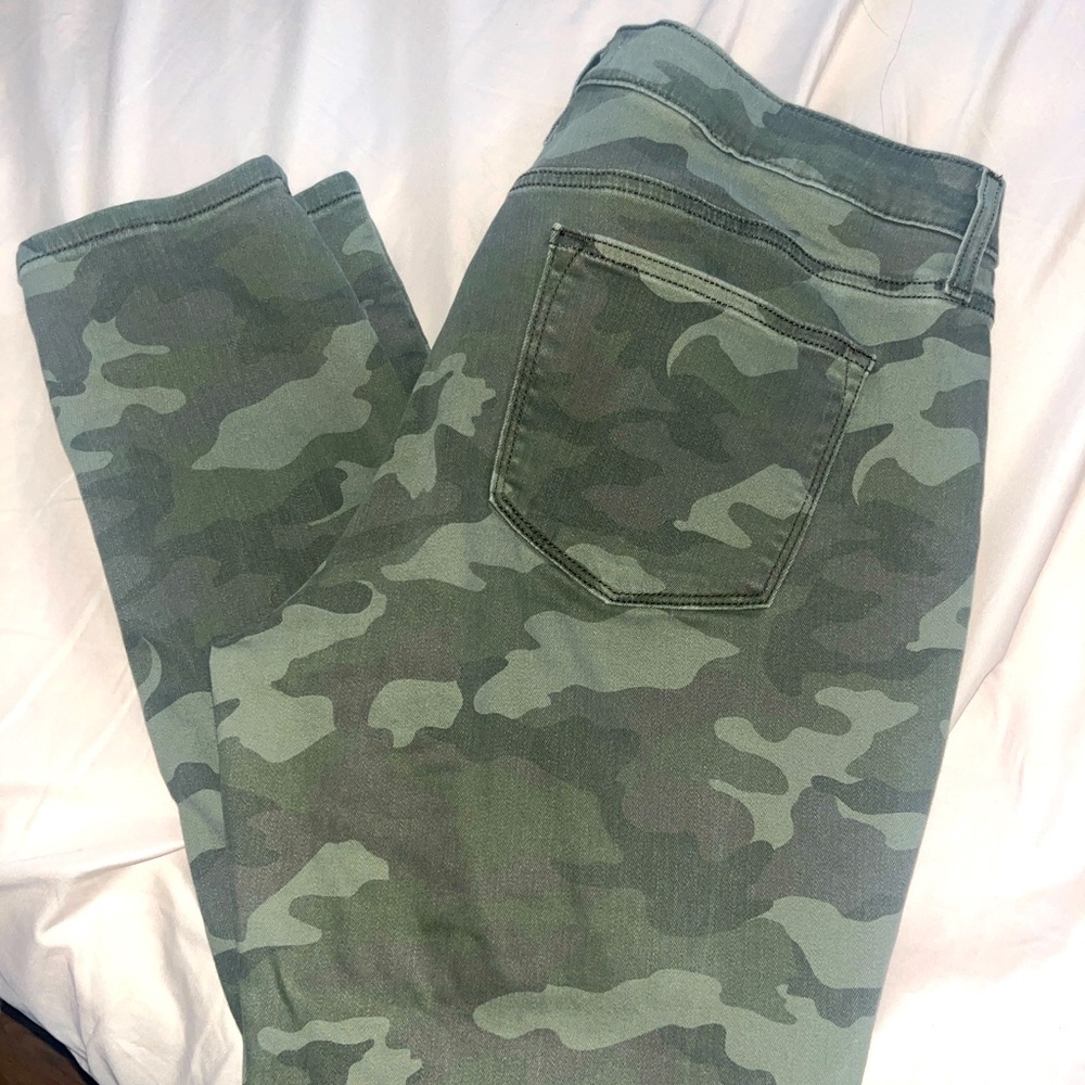 Camo skinny jeans